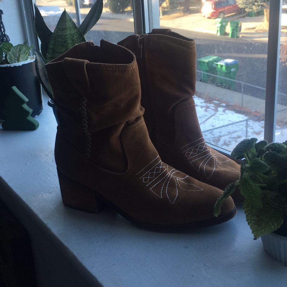 hollister trendy boots